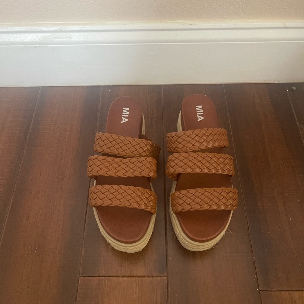 MIA Women's Brown Woven Sandals